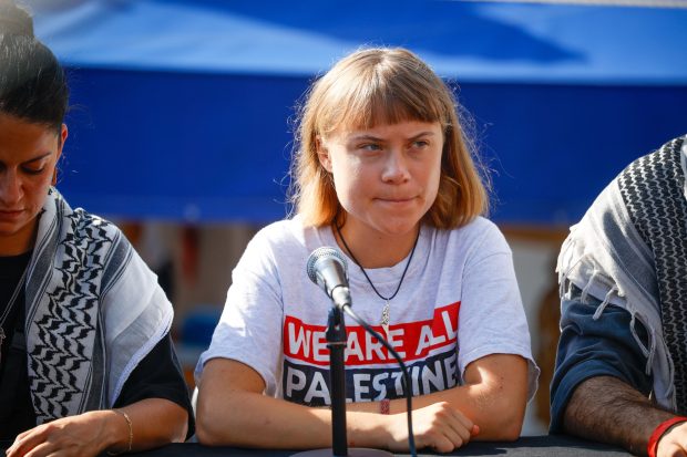 Start fals pentru Greta Thunberg și noua flotilă de ajutor umanitar care se îndreaptă către Gaza: a fost nevoită să se întoarcă în portul din Barcelona