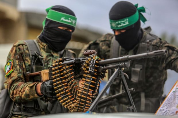 Execuții publice pe o stradă din orașul Gaza. „S-a decis pedeapsa cu moartea pentru toți colaboratorii”