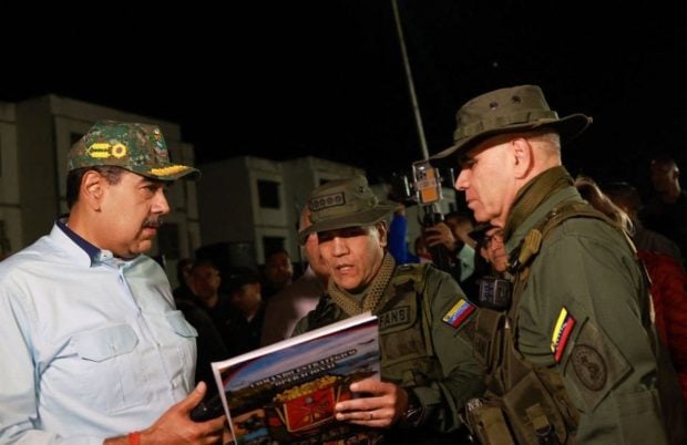 Nicolás Maduro trimite populația din Venezuela în cazarmi ca să învețe să tragă cu arma. „Pentru apărarea patriei”