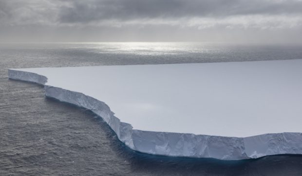 Un iceberg gigant vechi de 39 de ani se topește în largul Antarcticii