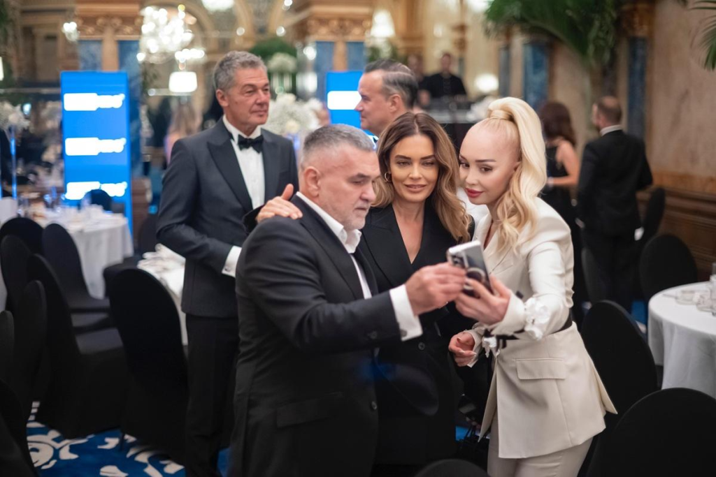 Eleganţă britanică, premieră românească: cel mai exclusivist club de etichetă şi-a dezvăluit secretele la Bucureşti