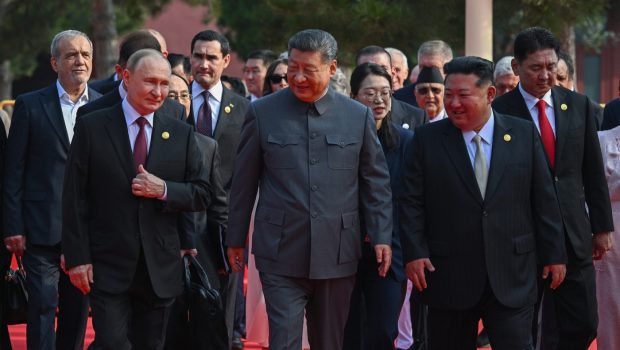 Vladimir Putin și Xi Jinping, surprinși de un microfon rămas deschis în timp ce discutau despre transplanturi de organe și nemurire