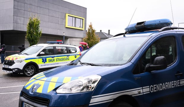 Un elev de 14 ani „fascinat de arme” și-a înjunghiat profesoara de muzică în timpul orei și a murit după câteva zile