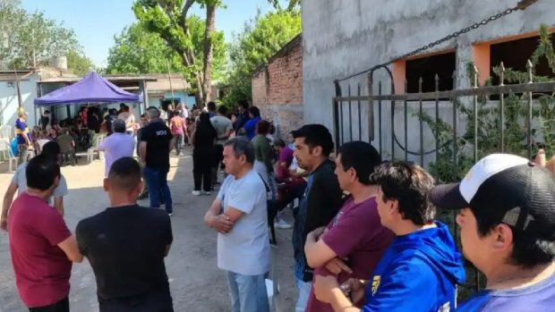 Un bărbat a apărut viu și nevătămat la propria înmormântare, în Argentina: „Nu sunt eu în sicriu. Vin de la o băută cu prietenii”