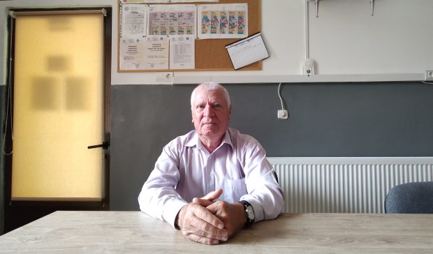 Ioan Brânzan, profesorul pensionar care predă Fizică la 80 de ani: „Dacă dispare politicul din învățământ, se limpezește totul”