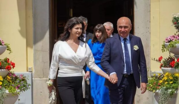 Ce face Ioana, iubita premierului Ilie Bolojan? Detalii despre apariția sa alături de liderul României la evenimente oficiale