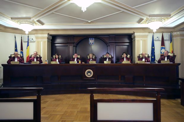 CCR dă azi verdictul la pensiile magistraților, după două amânări. Mai mulți judecători vor să respingă legea pe care Bolojan și-a asumat răspunderea – SURSE
