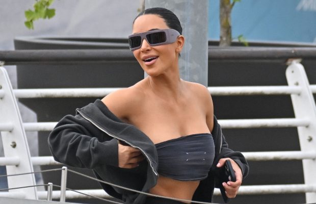Imagine Stire Cum se menține Kim Kardashian în formă la 44 de ani. Are o rutină de sport strictă: „Fac multe exerciții cu greutăți” | 2review.ro