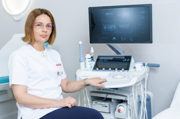 Sănătatea sânilor începe cu tine. Dr. Silvia Bărbulescu îți prezintă autoexaminarea sânilor în 2 pași