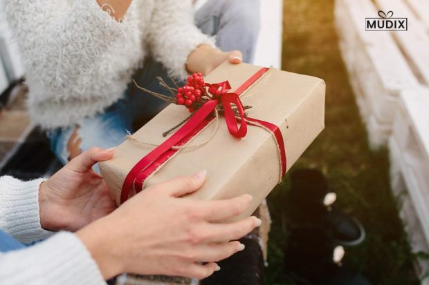 Cadouri cu suflet: De ce cănile personalizate și tablourile canvas pentru cupluri rămân mereu în topul preferințelor