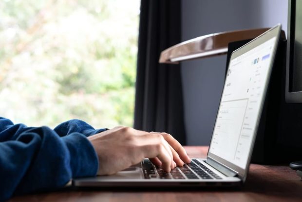 Compararea MacBook și laptopurilor pe Windows: ce să alegi în 2025