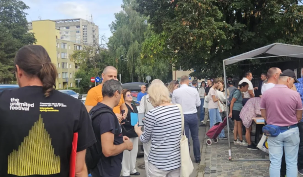 Cele 7-8 blocuri, cu 500-600 de apartamente, construite de un apropiat al lui Ilan Șor ar sufoca un cartier din Brașov, spun locuitorii mânioși