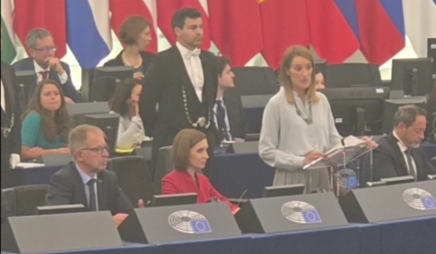Diana Șoșoacă a început să urle în Parlamentul European, la finalul discursului președintei Moldovei: „Madame Maia Sandu!”