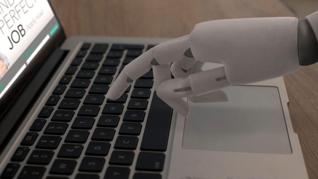 Inteligența artificială lovește carierele la început de drum: angajările de absolvenți, în scădere cu 50%