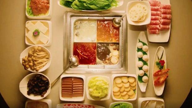 Adolescenți filmați urinând în supă înainte să fie servită, într-un restaurant celebru din Shanghai: „Am distrus toate ustensilele afectate”