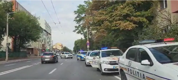 Un bărbat din Timișoara i-a atacat pe polițiști cu făcălețul. Intervenție în forță cu șapte echipaje