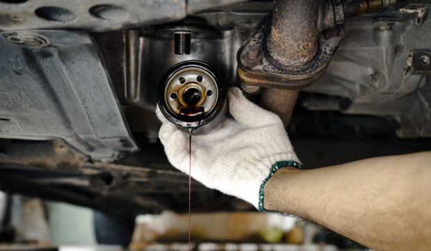 Un mecanic auto a dezvăluit metoda prin care șoferii sunt puși să plătească chiar și 1.500 de euro degeaba