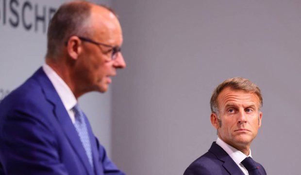 Haosul politic poate opri motorul franco-german al Europei. Nici euro nu se simte bine