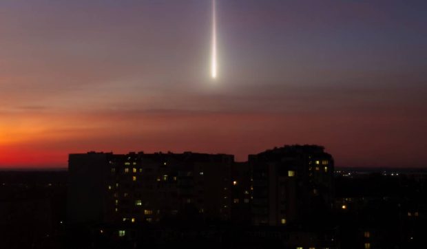 Povestea primei femei care a fost lovită de un meteorit: trăgea un pui de somn în timpul impactului, dar a scăpat doar cu o vânătaie la șold