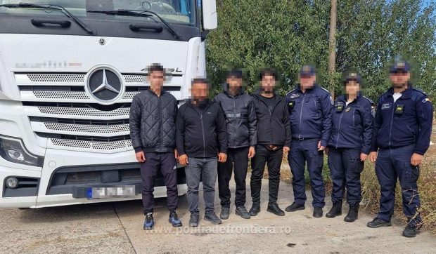 Nouă migranți irakieni au fost ascunși în rezervoarele camioanelor pentru a trece ilegal frontiera. Ce a atras atenția la Giurgiu