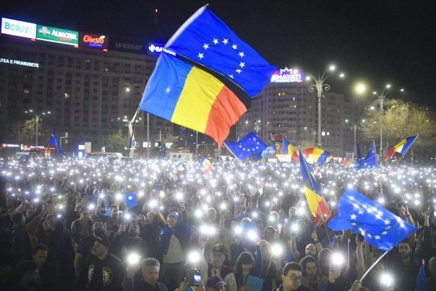 Majoritatea românilor susțin orientarea țării spre Vest și NATO, doar câțiva alegând relații mai strânse cu Estul