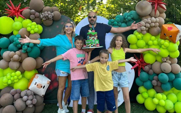 Imagine Stire Prima zi de școală din noul an pentru copiii Mirelei Vaida. Cum a apărut vedeta alături de Carla, Vladimir și Tudor: „O nouă etapă pentru noi” | 2review.ro
