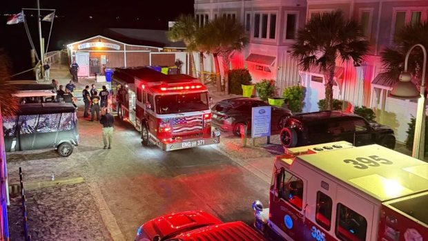 Cel puțin 3 morți și 8 răniți după ce un bărbat a împușcat de pe o barcă oamenii care stăteau la un bar pe malul mării, în SUA