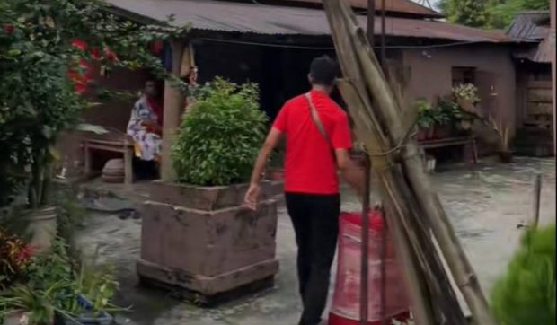 Momentul în care un nepalez care muncește de 4 ani în România se întoarce pentru prima dată acasă să își vadă familia