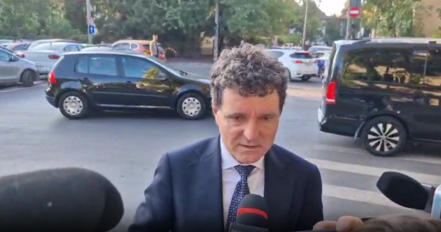 Nicușor Dan și-a dus fetița la școală, dar nu participă la festivități în calitate de președinte, ci de părinte: „Nu am vrut să sfidez”