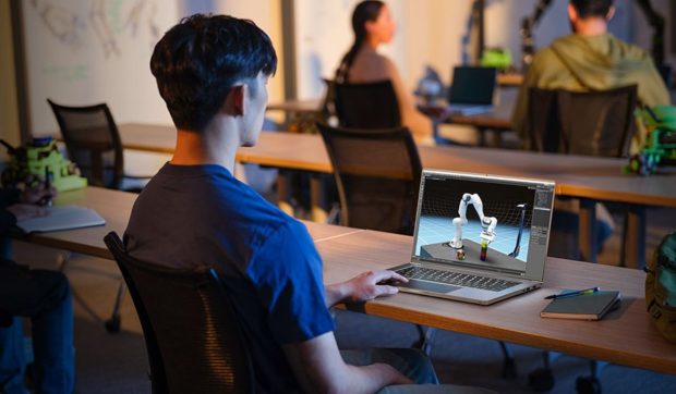 Cele mai bune laptopuri cu plăci video NVIDIA GeForce RTX seria 50 pentru „Back to School 2025”