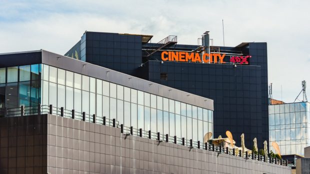 O femeie din Cluj-Napoca nu mai are voie în mall-urile din județ și în hipermarketuri. Care este motivul