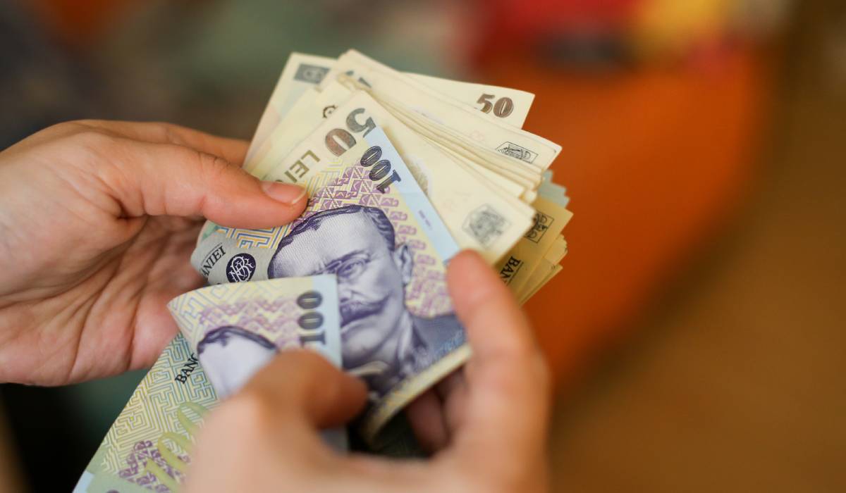 Salariul mediu din Cluj se apropie tot mai mult de cel din București, cu 300 de lei mai puțin.