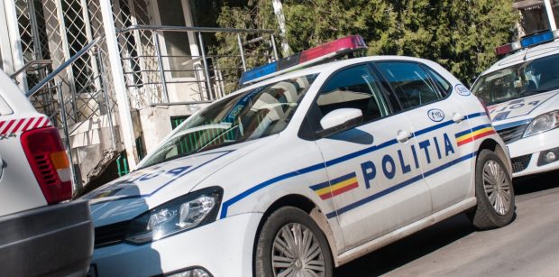 Un adolescent pe motocicletă a murit la Giurgiu după ce a intrat într-o mașină de poliție care nu a oprit la „Stop”