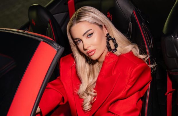 Imagine Stire Cum arată Oana Monea nemachiată. Și-a șters make-up-ul în fața fanilor ei: „Aud mereu același lucru: «Ai riduri! De ce nu le injectezi»” | 2review.ro