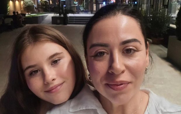 Imagine Stire Cum a reacționat Isabela, fiica Oanei Roman, atunci când mama ei i-a interzis să se machieze. „O luase razna. Am stat de vorbă” | 2review.ro