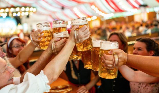 Oktoberfest devine tot mai scump. Patru festivaluri europene alternative, mai ieftine și mai autentice
