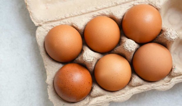 Loturi de ouă bio comercializate în supermarketurile Kaufland şi Mega Image, retrase de la vânzare din cauza unui risc de Salmonella Typhimurium