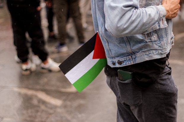 Palestinian stabilit în România, suspectat de SRI că ar putea acționa în favoarea grupării teroriste Hamas. De ce a respins Curtea de Apel cererea de expulzare 