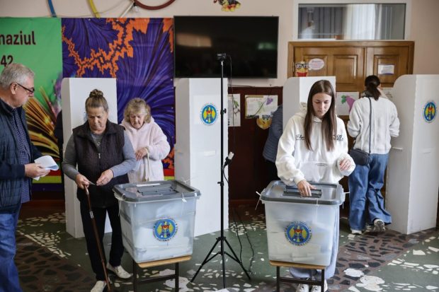 O palmă peste obrazul Moscovei. Alegerile din Moldova, studiu de caz în războiul hibrid