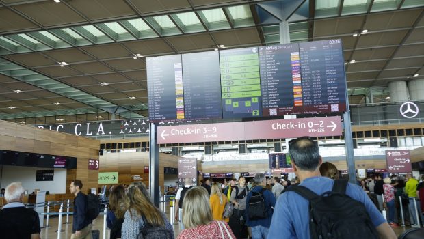 Trei mari aeroporturi din Europa sunt blocate de un atac cibernetic: „Impactul asupra programului de zbor este semnificativ”