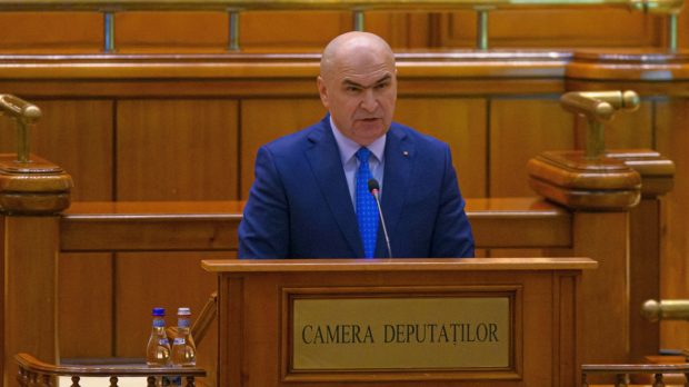 Guvernul Bolojan îşi asumă la ora 19.00 răspunderea în Parlament pe pachetul 2 de măsuri fiscale, care nu conține reforma administrației