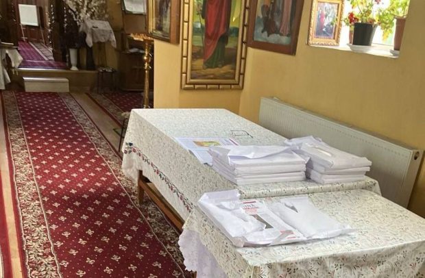 Un depozit cu pliante de propagandă și incitare la ură a fost descoperit într-o biserică din Republica Moldova, înainte de alegeri