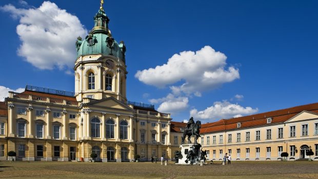 Zeci de mii de locuințe din Berlin au rămas fără electricitate după un incendiu. Poliția nu exclude o „motivație politică”