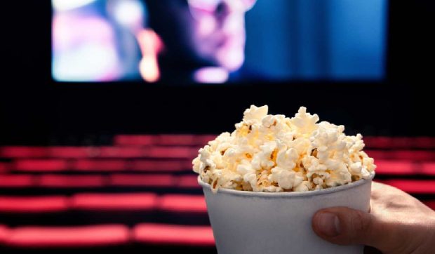 Biletele la cinema, mai scumpe, în funcție de locurile pe care vrei să stai: măsura este aplicată acum și în România