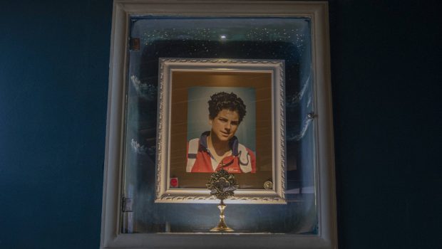 Adolescentul italian Carlo Acutis va deveni duminică primul sfânt catolic din generația milenialilor