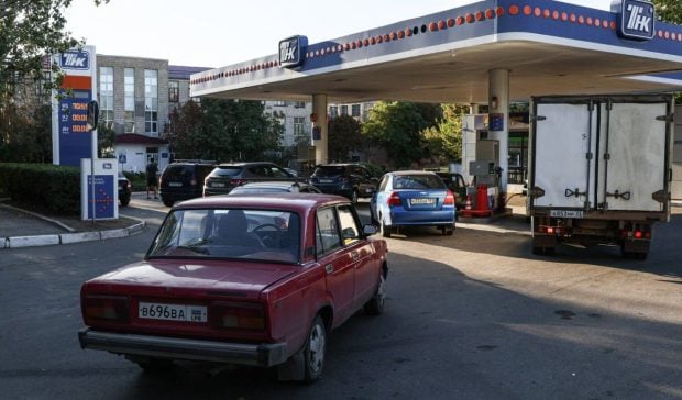 Prăbușirea industriei auto din Rusia: vânzările de mașini noi scad cu 30%, sute de dealeri închiși și 150.000 de locuri de muncă în pericol