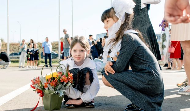 Școala începe cu proteste și haos: mii de elevi nu știu dacă intră luni în clase în anul școlar 2025-2026. Profesorii anunță boicot și marș la București