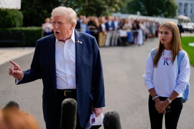Nepoata lui Donald Trump, Kai și-a lansat o colecție de modă la Casa Albă: cât costă un tricou minimalist