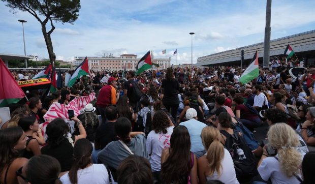 Proteste masive pro-palestiniene, în Italia: porturi blocate, trenuri anulate și bătăi violente au izbucnit în mai multe orașe