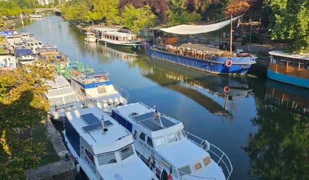 13 ambarcațiuni din Serbia au ajuns în centrul Timișoarei: „Regata Bega aduce împreună oameni, reface legături și șterge granițe”